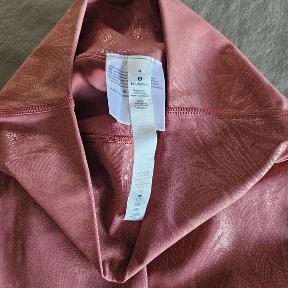 Lululemon top and leggings - Picture 11 of 12